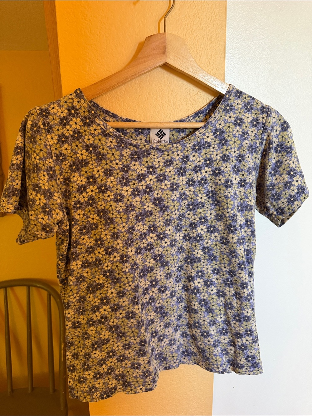 Columbia Women's Short Sleeve Floral Tee in Blue & Cream